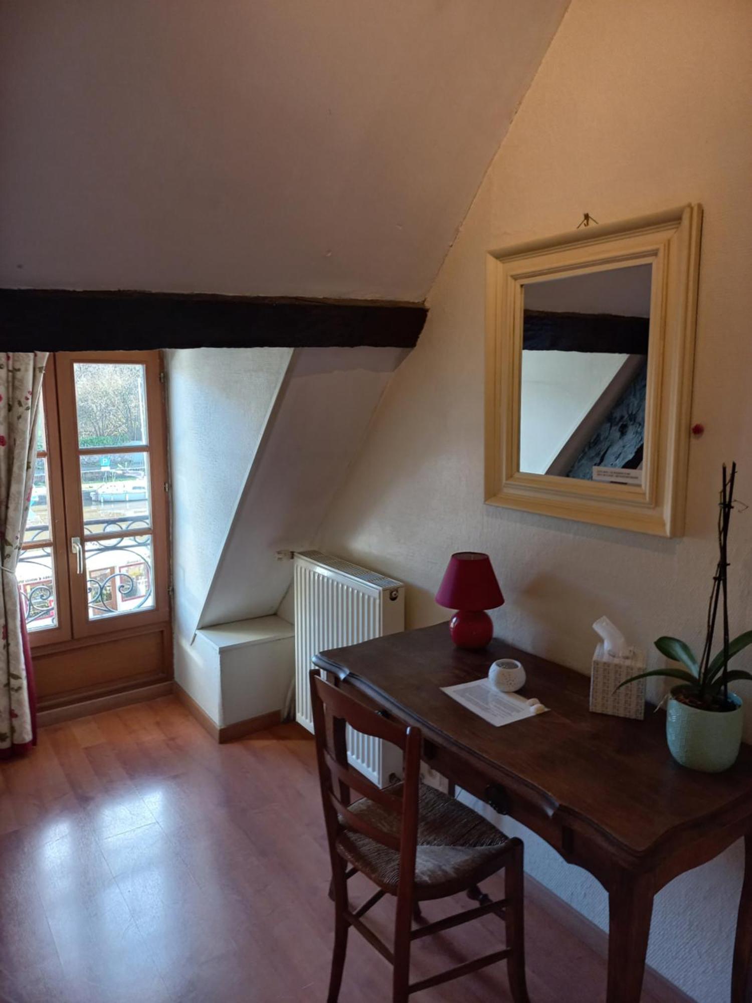 Le Poisson Ivre Bed & Breakfast Dinan Dış mekan fotoğraf